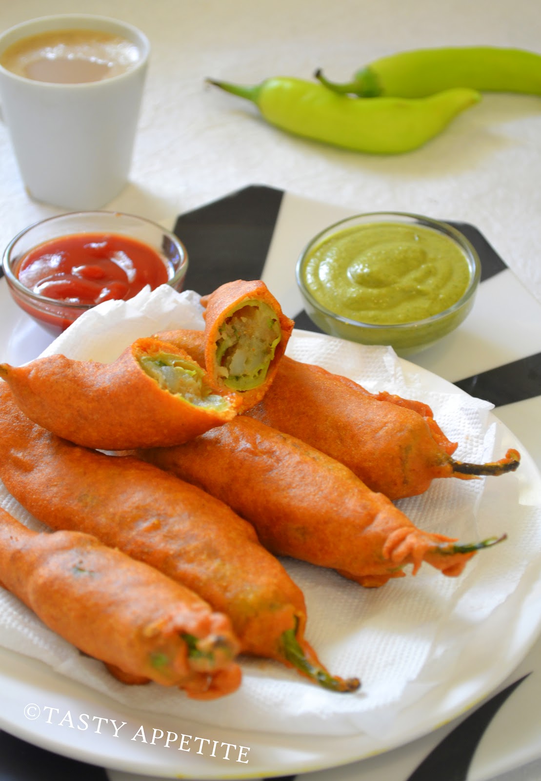Stuffed Milagai Bajji / Mirchi Bajji / Stuffed Mirchi Fritters