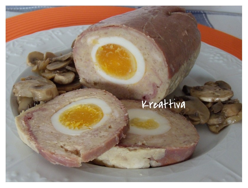 Polpettone di pollo con uova sode
