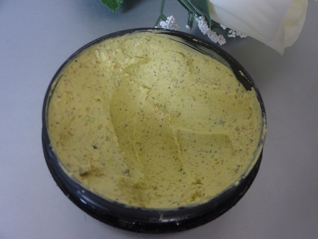 Lush Brazened Honey Fresh Face Mask Review 2