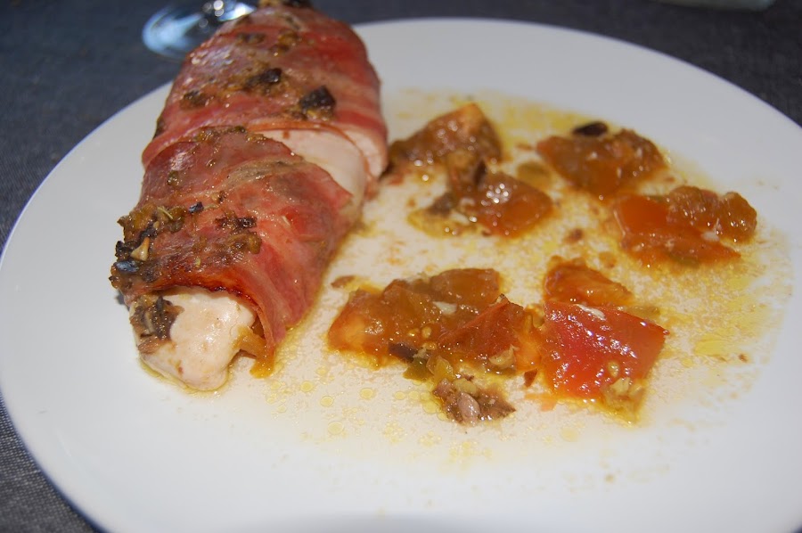Receta fácil: Pechuga de pollo con tapenade y bacon