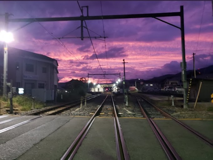 O céu ficou roxo no Japão com tufão Hagibis se aproximando