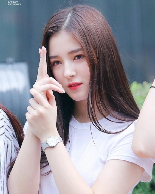 Nancy (MOMOLAND) bị lộ ảnh lúc đang thay đồ