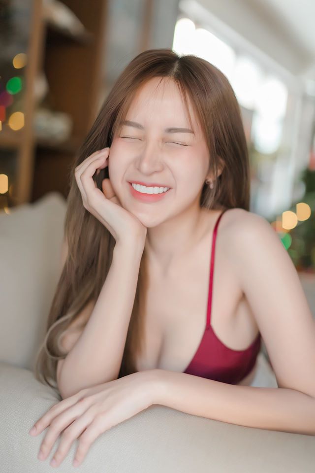 Áo đỏ quyến rũ Thanyarat Charoenpornkittada 18 pic 20200701 1578408777 851 20200701 1578409271 566