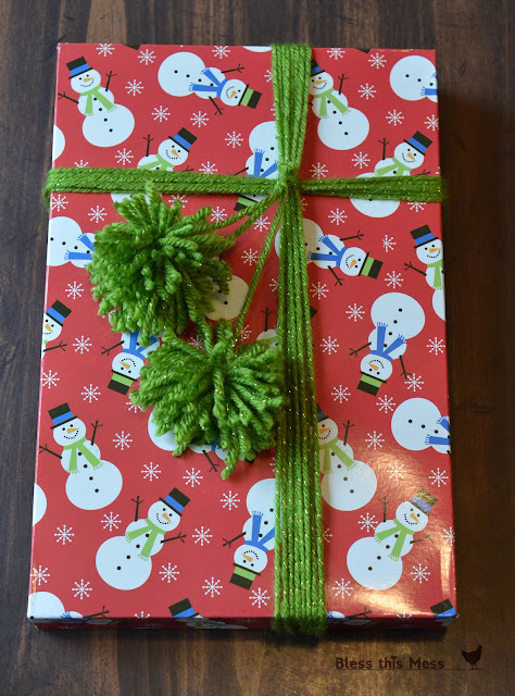 gift wrapping with yarn, how to make yarn pompoms, yarn for presents 