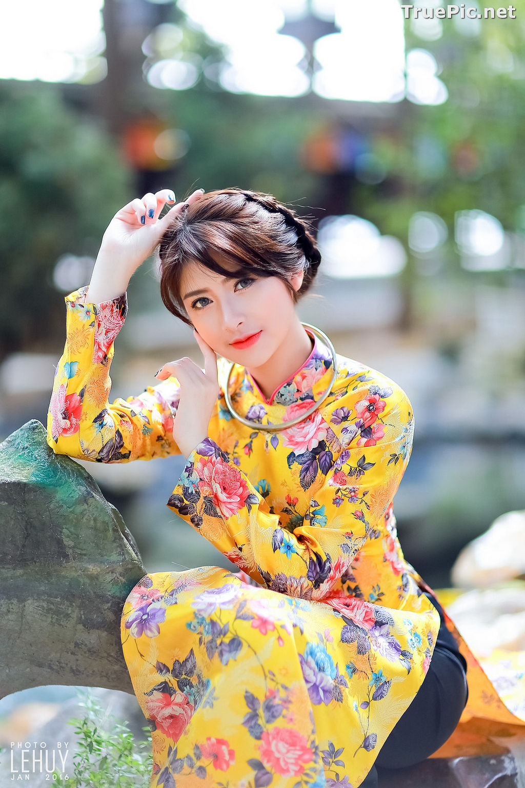 Image The Beauty of Vietnamese Girls with Traditional Dress (Ao Dai) #5 - TruePic.net - Picture-66