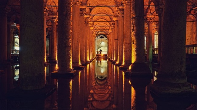 Cistern, Istanbul (Image by Salih Altuntaş from Pixabay)