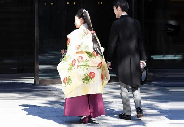 Princess Ayako of Japan got married to commoner Kei Moriya. She wore a large, multiple layered kimono and extravagant molded hair