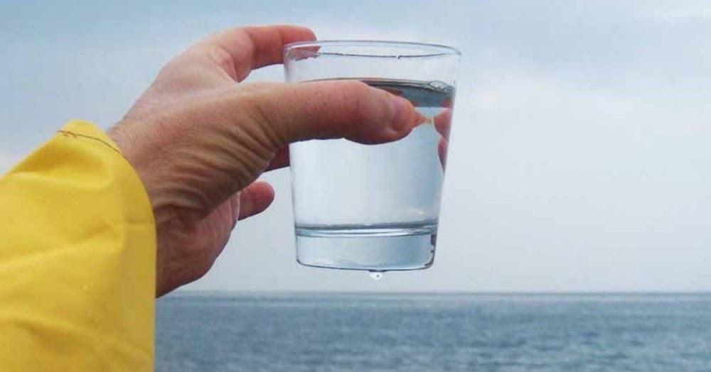 Agua salada en agua potable en