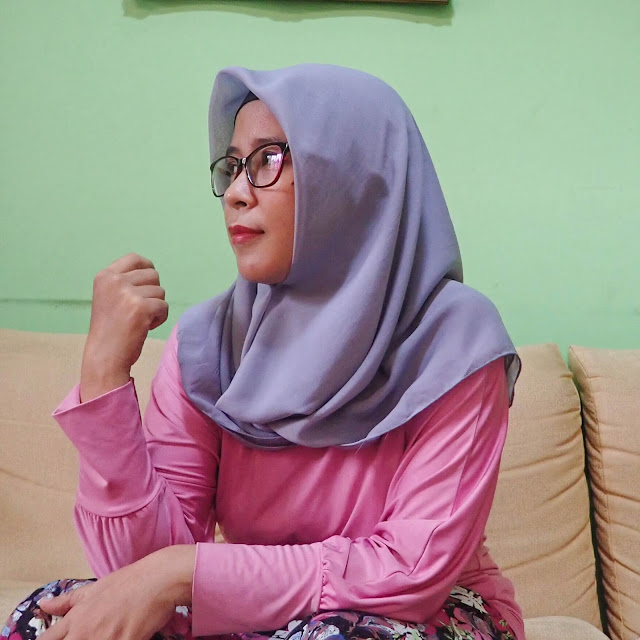 Tips Memakai Hijab Segi Empat untuk yang Berkacamata Tips Memakai Hijab Segi Empat untuk yang Berkacamata