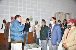 CM  Dhaani honored former jawaan on vijay diwas