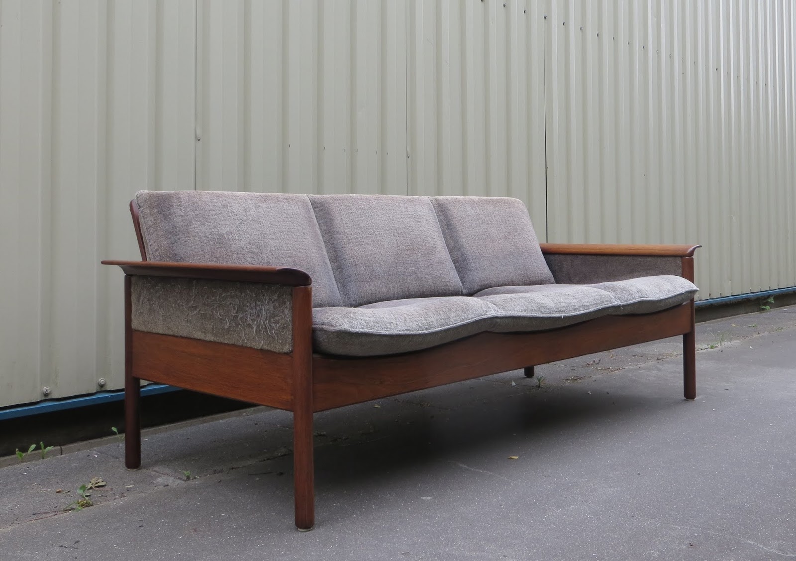 redden delicaat jury Zilverduin Vintage Furniture: Deense driezits bank
