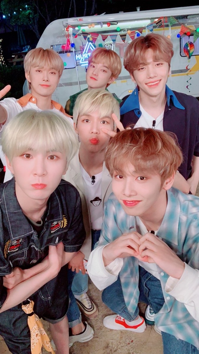 톤다운하니까 얼굴 훨 사는것 같은 아이돌 | 인스티즈