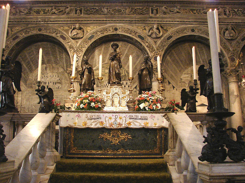 Tá indo pra onde? Basílica de Santo Antônio de Pádua em Padova (Itália) Tá indo pra onde? Basílica de Santo Antônio de Pádua em Padova (Itália)