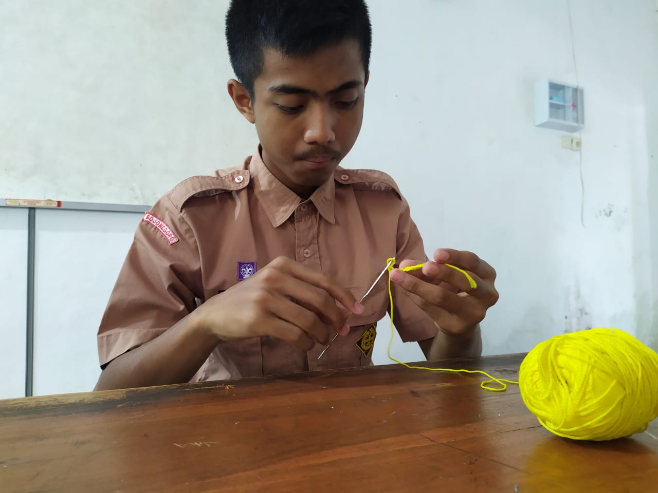 Praktik Membuat Produk Kerajinan Tangan Dengan Inspirasi Budaya Lokal