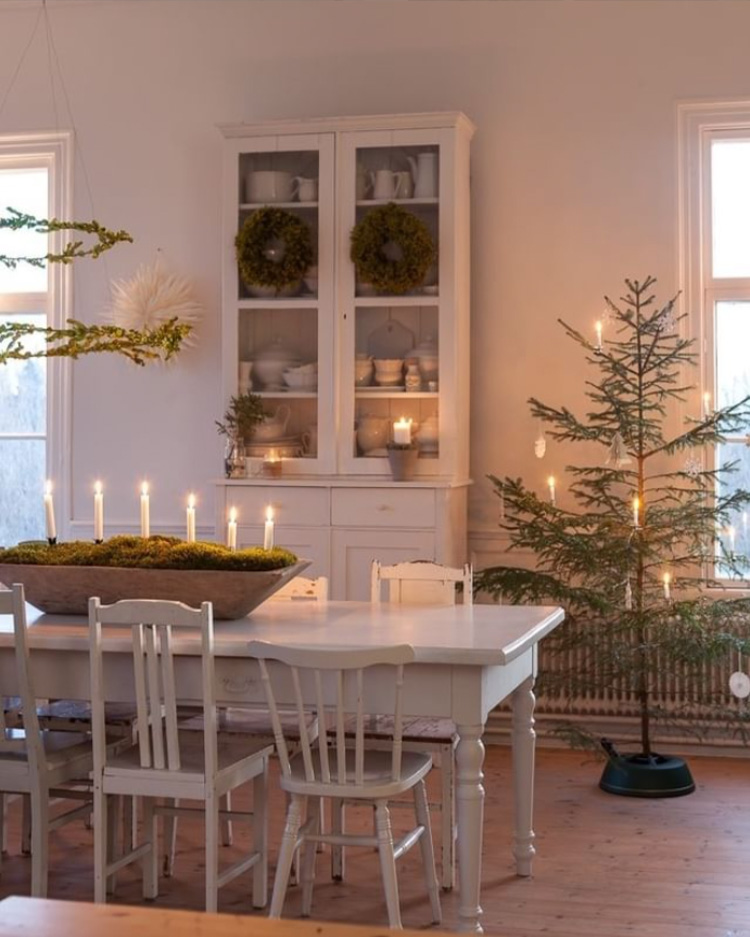 How to decorate a Scandinavian Christmas tree?