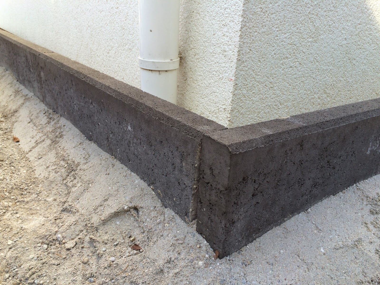 Eingangspodest und Randsteine... Familie Mahnkes Traum vom Haus