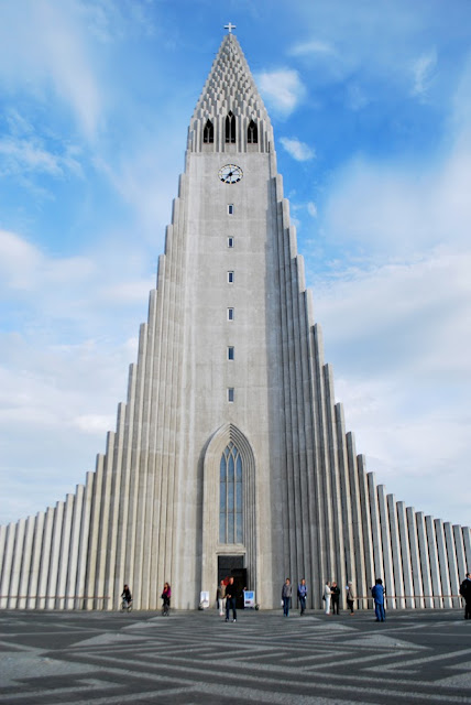 Laura Whispering: Reykjavik