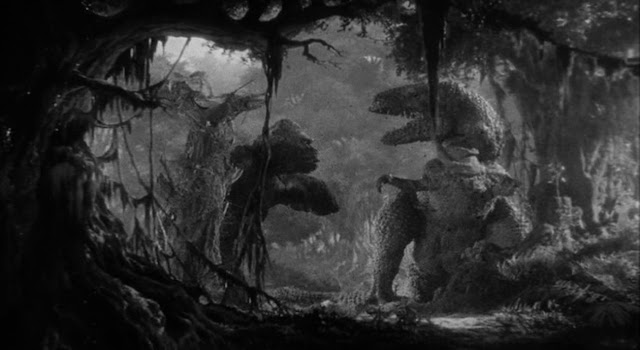 Битва Кинг-Конга с тираннозавром в фильме 1933 года и его римейке 2005-го