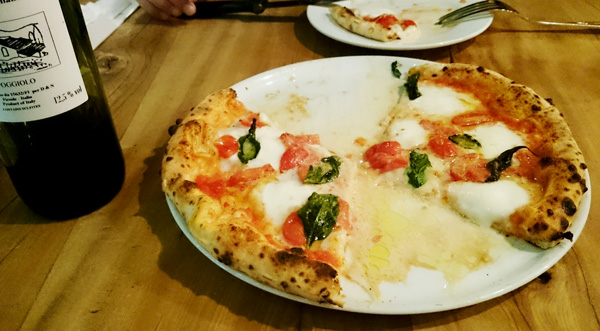 青い空 赤い花 緑の葉っぱ 東京で食べたおいしいピザ ダミケーレとパルテノぺ