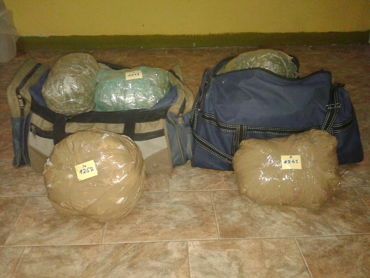 ΚΡΥΣΤΑΛΛΟΠΗΓΗ:ΚΥΝΗΓΗΤΟ ΚΑΙ ΣΥΛΛΗΨΗ 4 ΑΤΟΜΩΝ ΓΙΑ ΝΑΡΚΩΤΙΚΑ - ΚΑΤΑΣΧΕΘΗΚΑΝ 11.710 ΓΡ ΚΑΝΝΑΒΗ, 2 ΙΧ ΚΙΝΗΤΑ ΚΑΙ 1.040 ΕΥΡΩ ΚΡΥΣΤΑΛΛΟΠΗΓΗ:ΚΥΝΗΓΗΤΟ ΚΑΙ ΣΥΛΛΗΨΗ 4 ΑΤΟΜΩΝ ΓΙΑ ΝΑΡΚΩΤΙΚΑ - ΚΑΤΑΣΧΕΘΗΚΑΝ 11.710 ΓΡ ΚΑΝΝΑΒΗ, 2 ΙΧ ΚΙΝΗΤΑ ΚΑΙ 1.040 ΕΥΡΩ