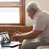 Έρευνα: «Περισσότερη μοναξιά» στους ηλικιωμένους που επικοινωνούσαν μόνο online και τηλεφωνικά