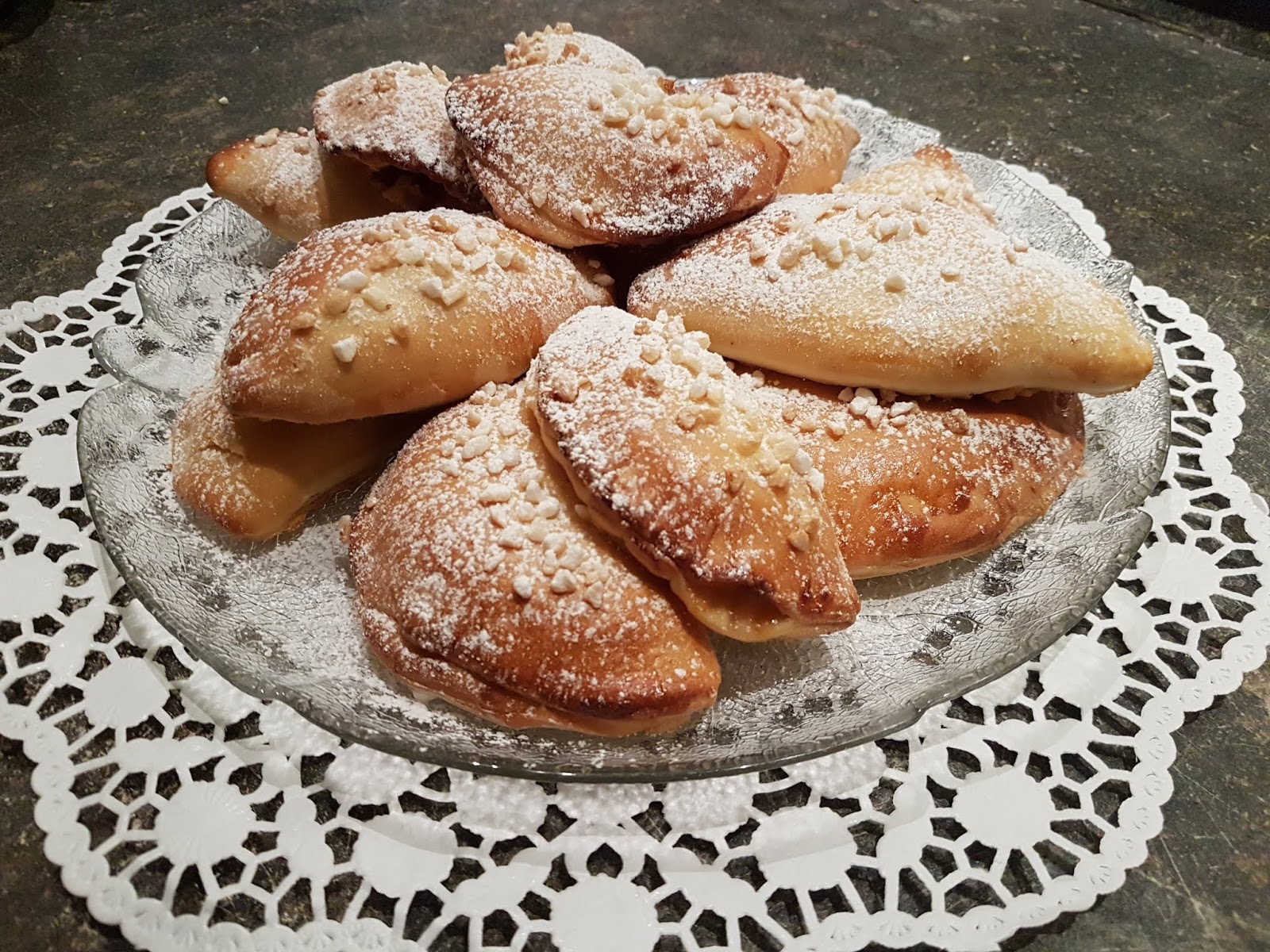 Leckeres aus Gertrauds Küche: Leckere kleine Apfeltaschen aus Hefeteig