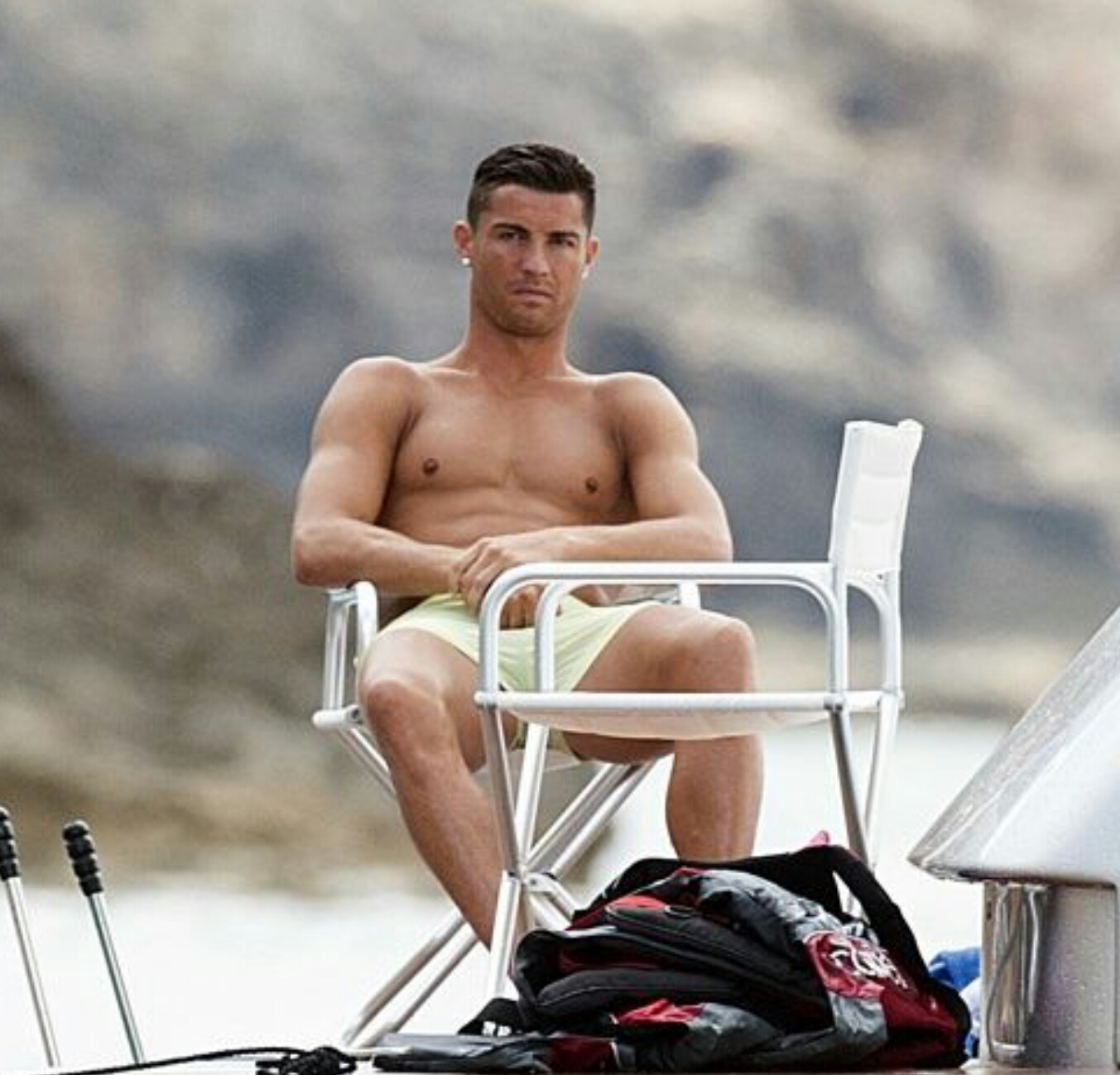 Футболисты на отдыхе Футболисты на отдыхе