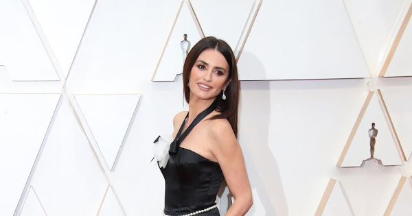 Penelope Cruz dazzles in satin black Chanel Couture at the 2020 Oscars