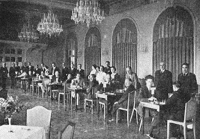 Aspecto del salón de fiestas en una de las sesiones de juego del I Torneo Internacional de Ajedrez de Sitges 1934
