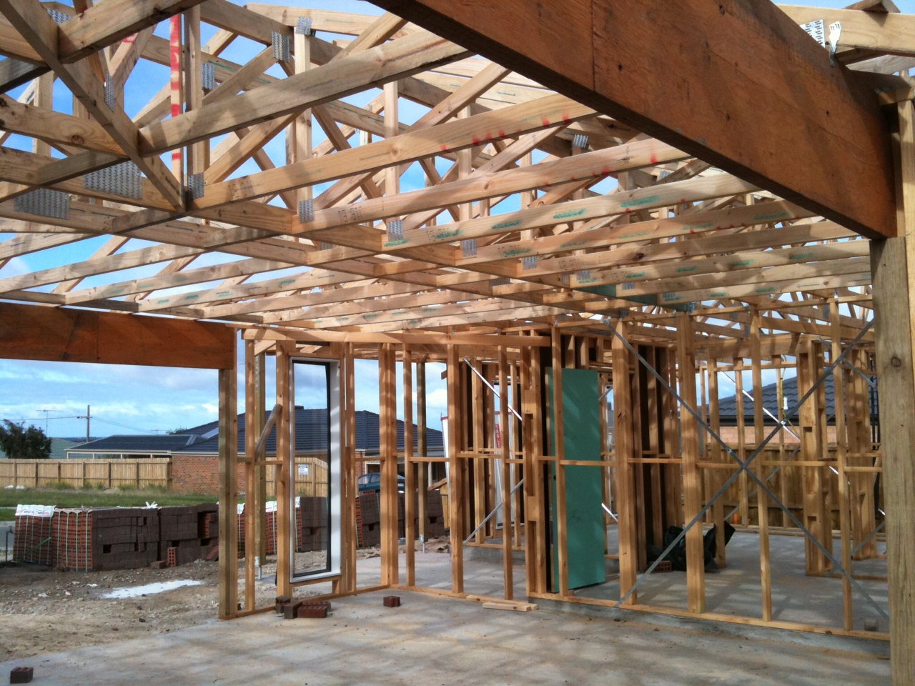 Steve & Mel's Henley 'Cooper' Build. Garage Roof trusses installed and