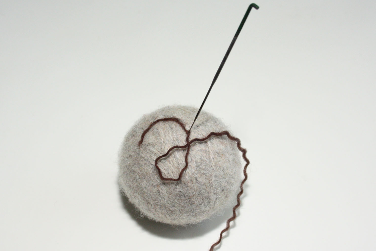 knotsewcute how to make felted wool dryer balls.