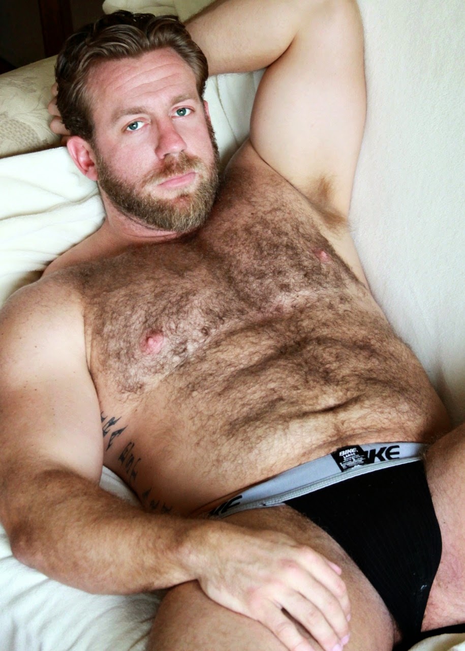 Bare it all with these ripped and hairy muscle bears in sensational photo galleries!