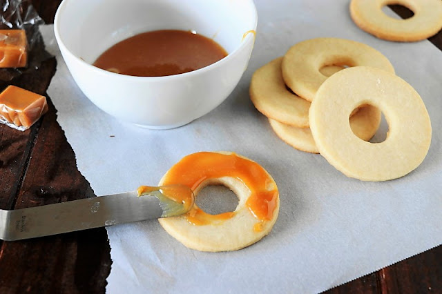 How to Make Homemade Samoas Cookies Image