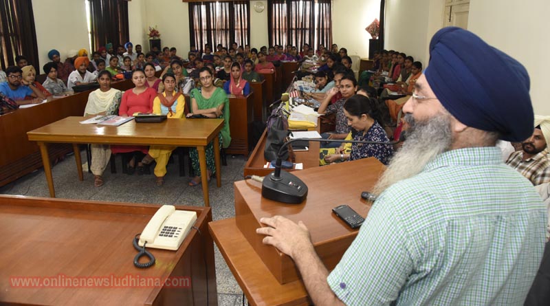 Dr. Sarabjeet Singh addressing in seminar ‘UTSHAH’ at GHG Khalsa College Dr. Sarabjeet Singh addressing in seminar ‘UTSHAH’ at GHG Khalsa College