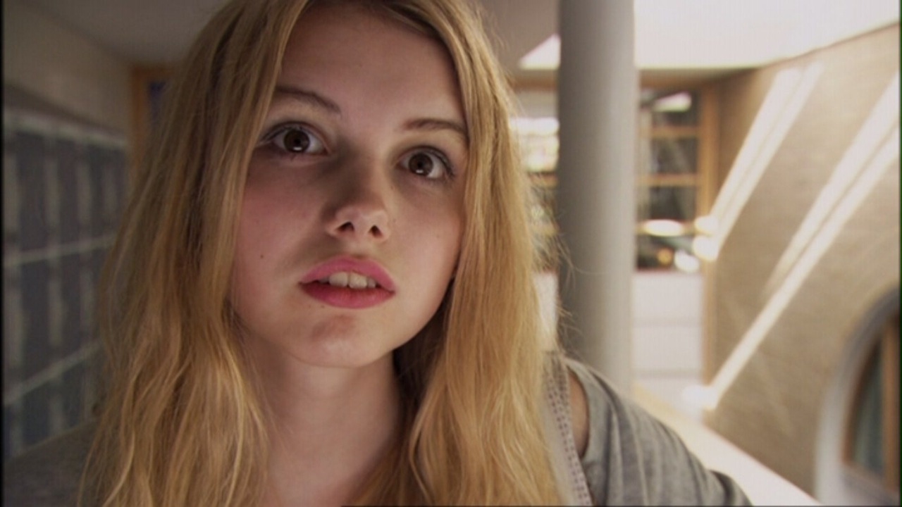 Classify Hannah Murray.