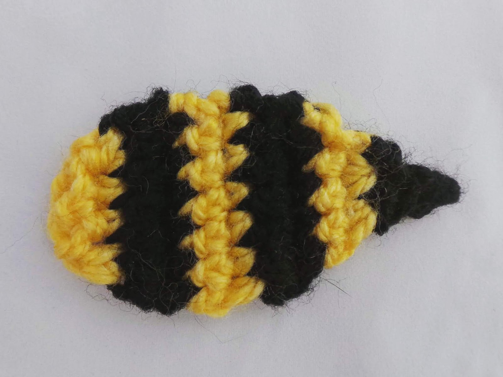 Crochet Bumble Bee Applique Free Pattern Crafting Happiness crochet-bumble-bee-applique-free-pattern-crafting-happiness