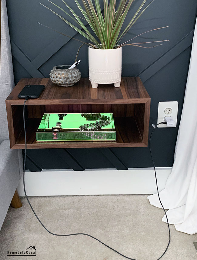 DIY Modern Night Stands with Wireless Charger Remodelando la Casa