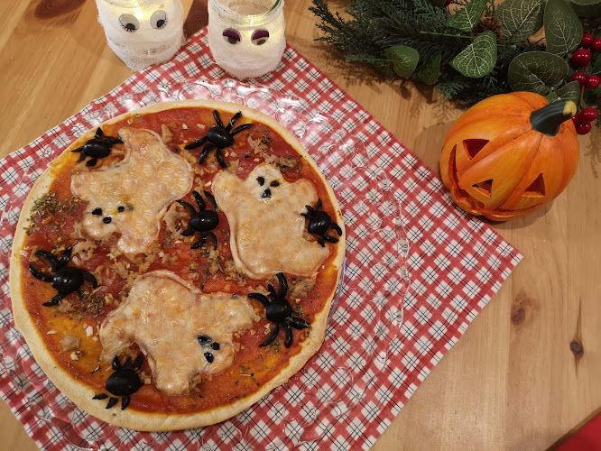 Pizza halloween de fantasmas y arañas