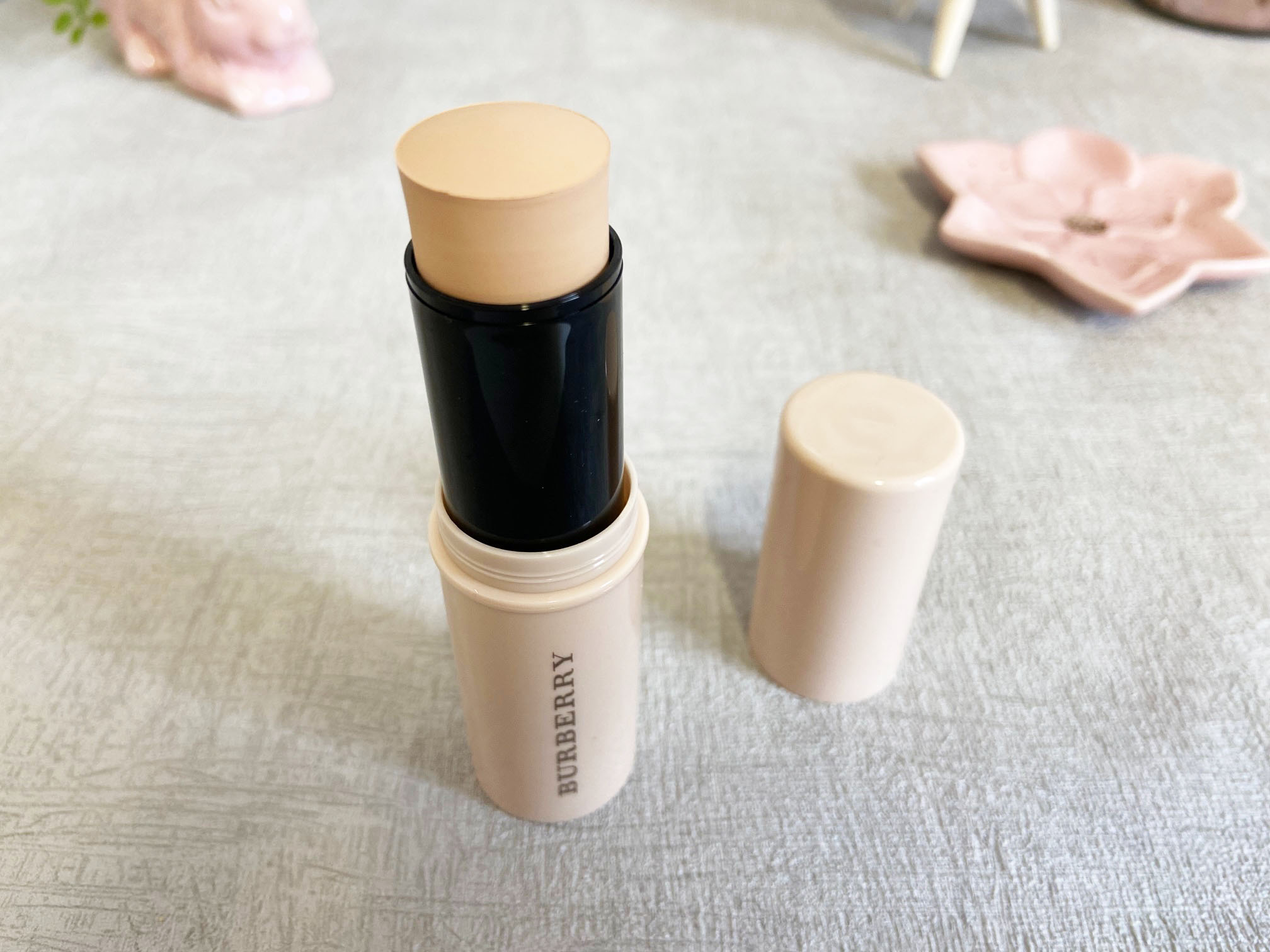 Стик основа. Burberry Fresh Glow Gel Stick. Burberry Fresh Glow Foundation. Burberry Fresh Glow тональный. Burberry сияющая основа-стик и консилер Fresh Glow.