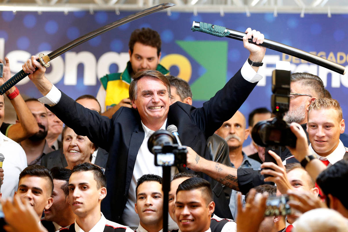Resultado de imagem para Bolsonaro com o povo