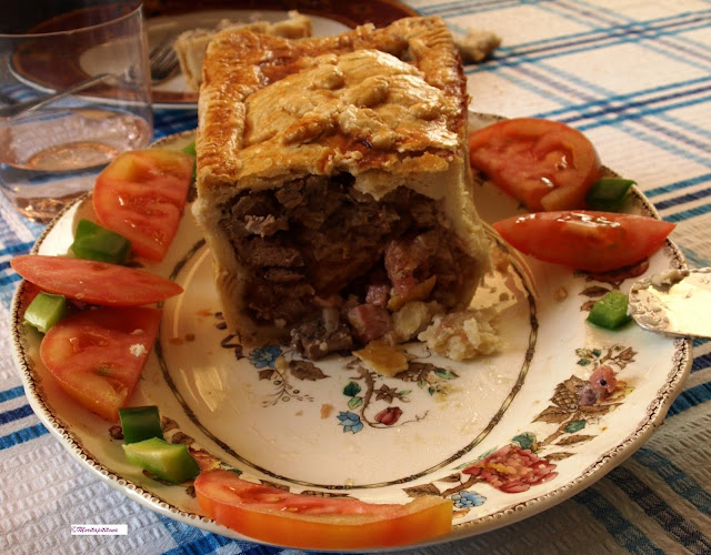 Cocinar es vivir y Bordar también Pastel de ternera, jamón y huevo