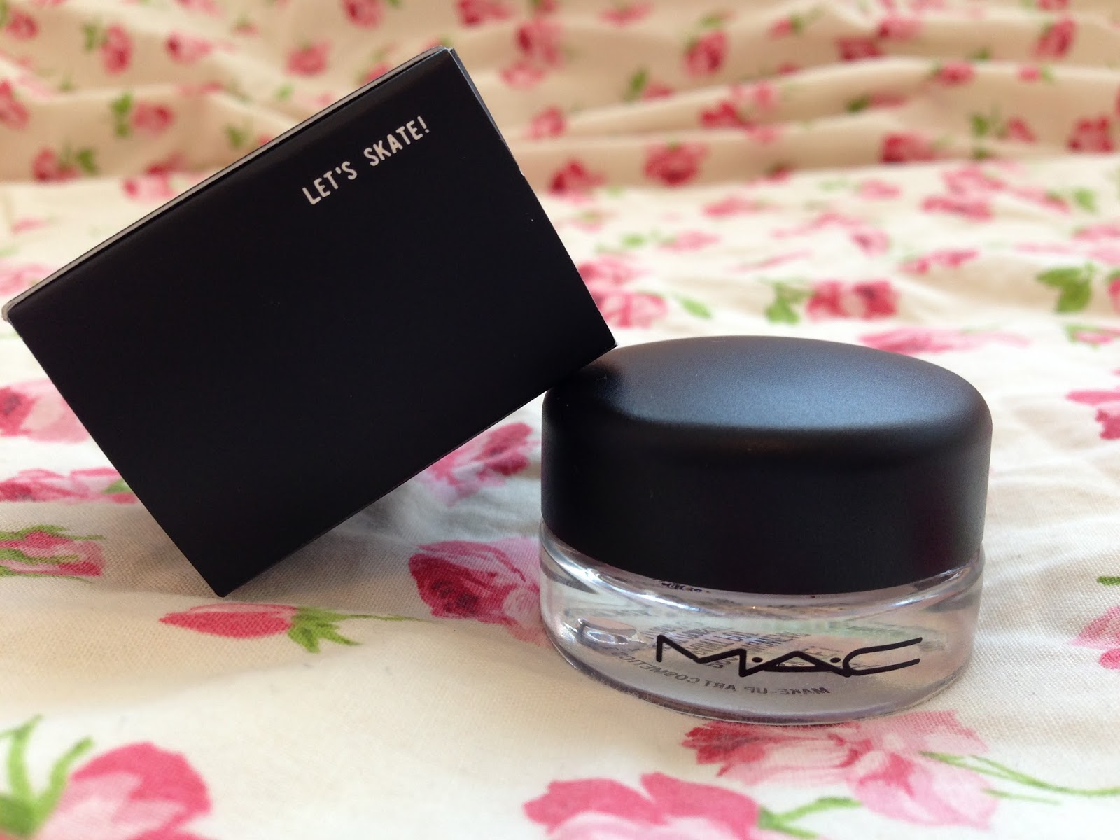 Jessica's Journal UK Beauty & Lifestyle Blog MAC Let's Skate Paint Pot