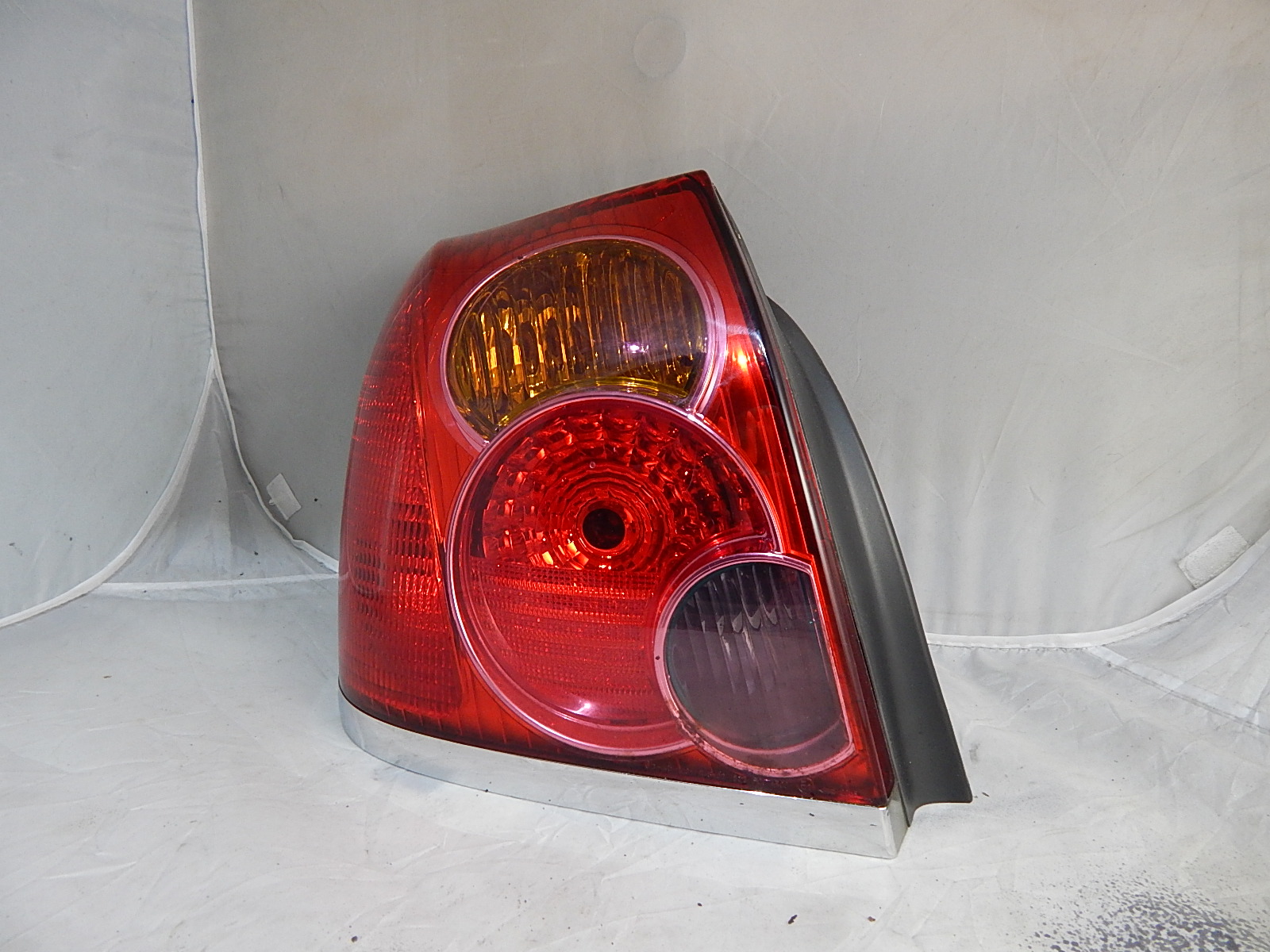 Naprawa świateł samochodowych Toyota Avensis 2 T25