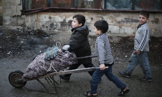 Suriah terkepung : “Kami tidak memiliki anak-anak lagi, hanya ada orang dewasa kecil disini.”