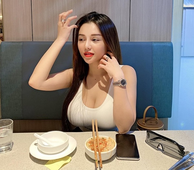Mon 2k lộ clip nóng