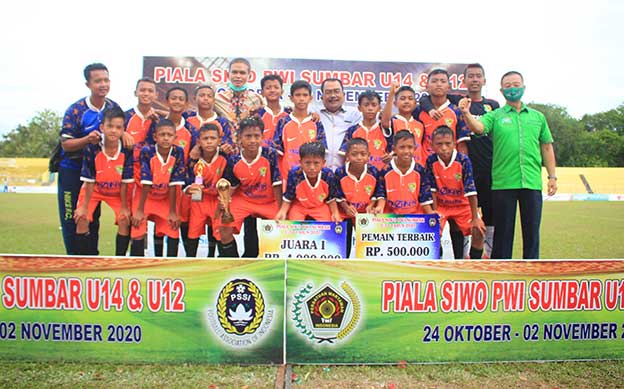 Akademi TNI Polri Juara Piala SIWO PWI Sumbar U 12