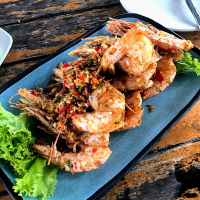 แลเล ร้านอาหารทะเลริมหาดสิชล