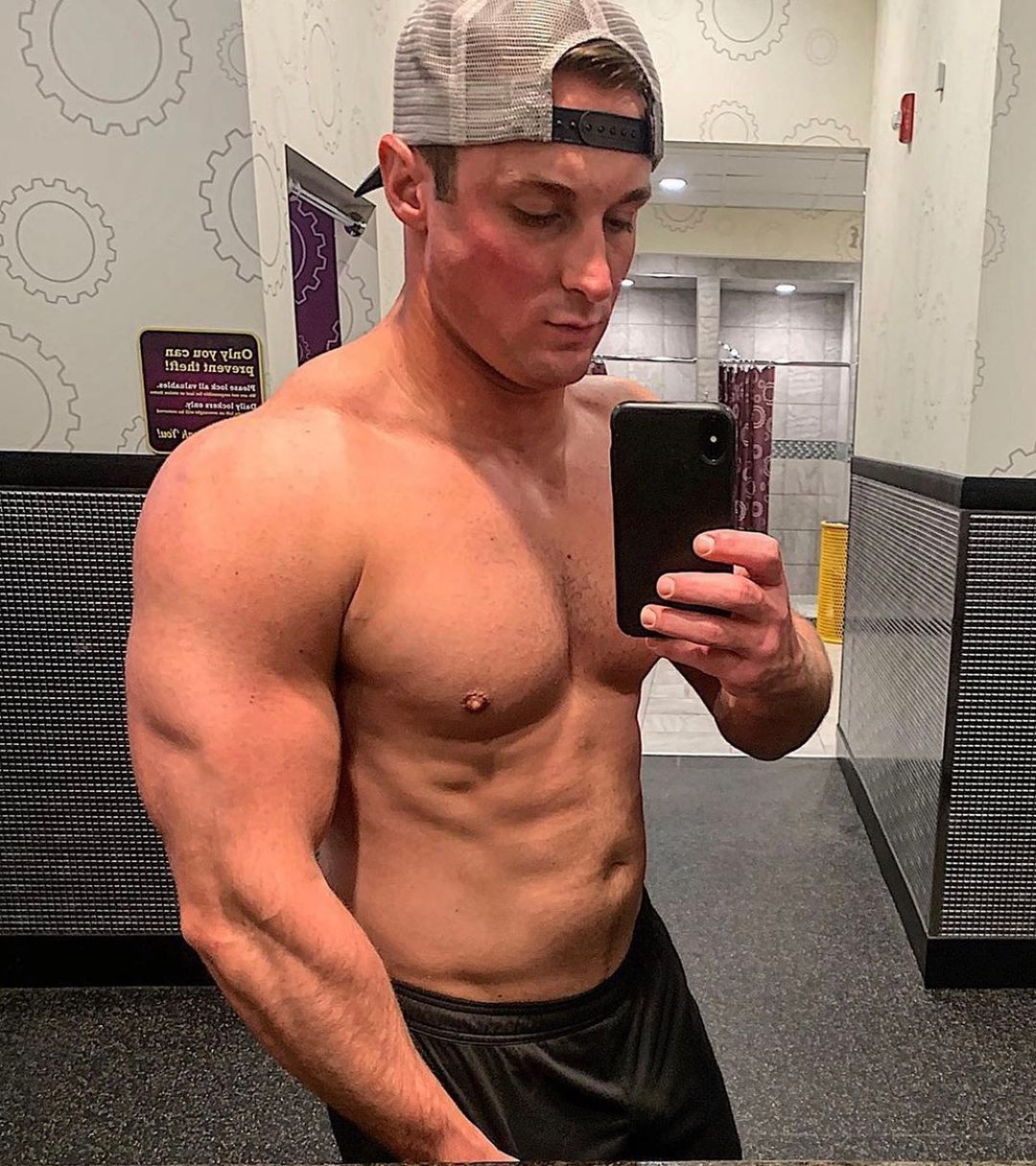 handsome-shirtless-muscle-guy-sexy-straight-beefcake-hunk-selfie