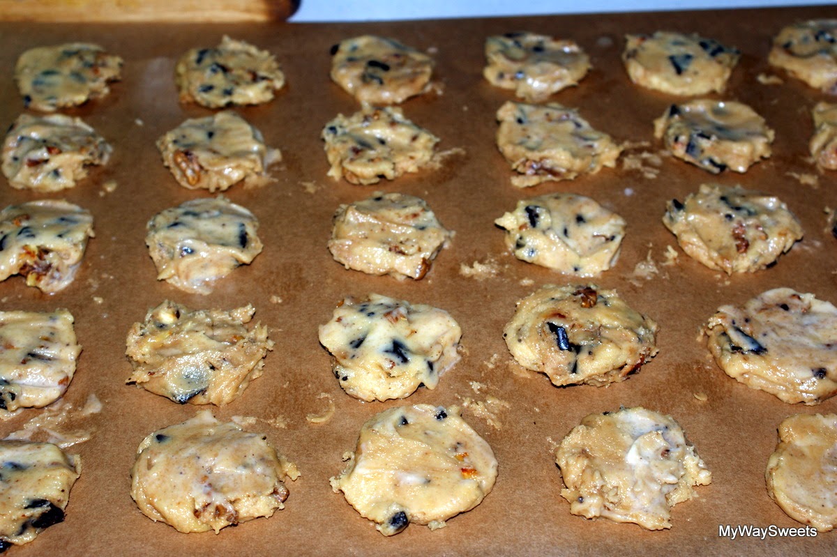 ciastka z czekoladą i orzechami włoskimi