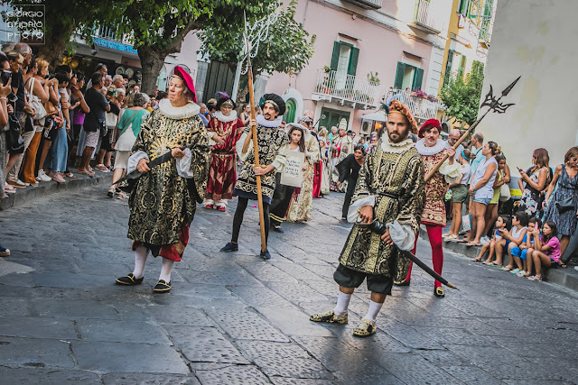 Corteo storico di Sant' Alessandro 2019, Sfilata di Sant' Alessandro 2019, Isola d'Ischia, Foto Ischia, Antiche tradizioni dell' Isola d' Ischia, Ritratto, Castello Aragonese Ischia, Sbandieratori, Mamuthones, 